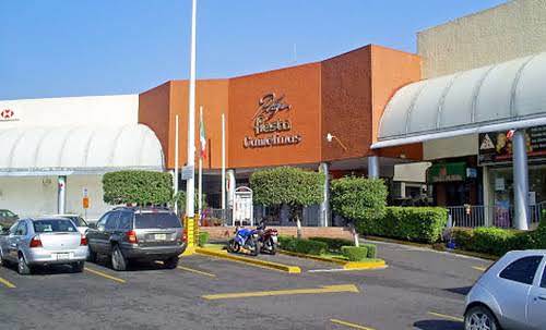 Plaza Fiesta Camelinas